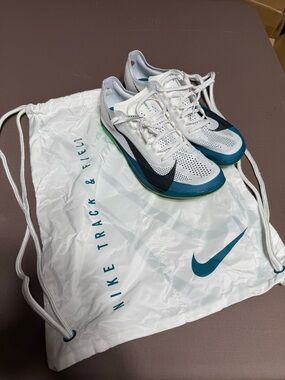 Nike ZoomX DragonFly 2 Elite
Spikes